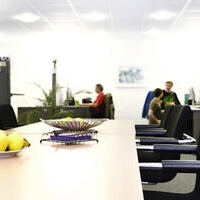 Ibiza heisst
neu Involvis und
zieht nach
Dübendorf-
Stettbach